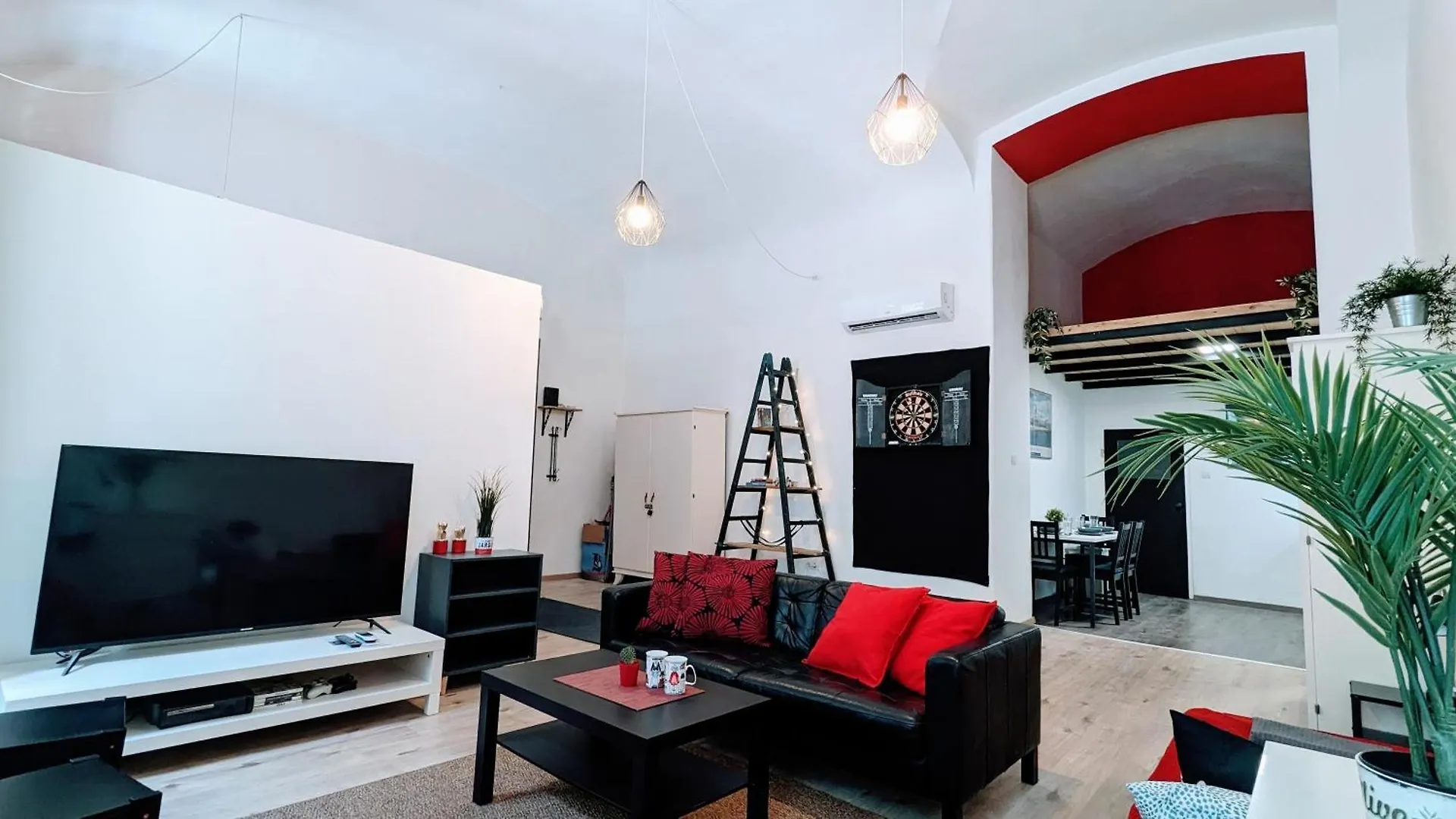 King Of Hearts Apartment Budapest Hungary